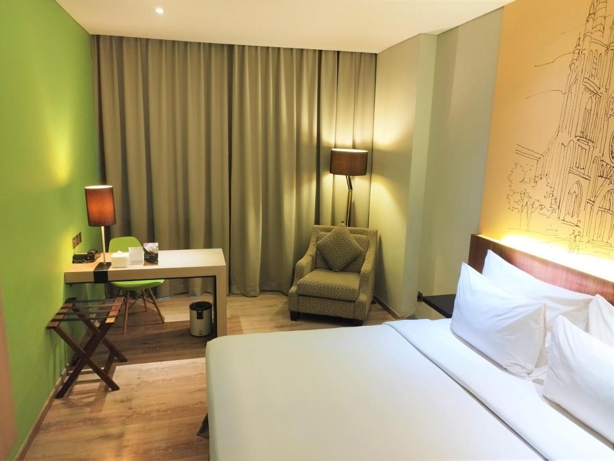 Aone Hotel Jakarta Exterior foto