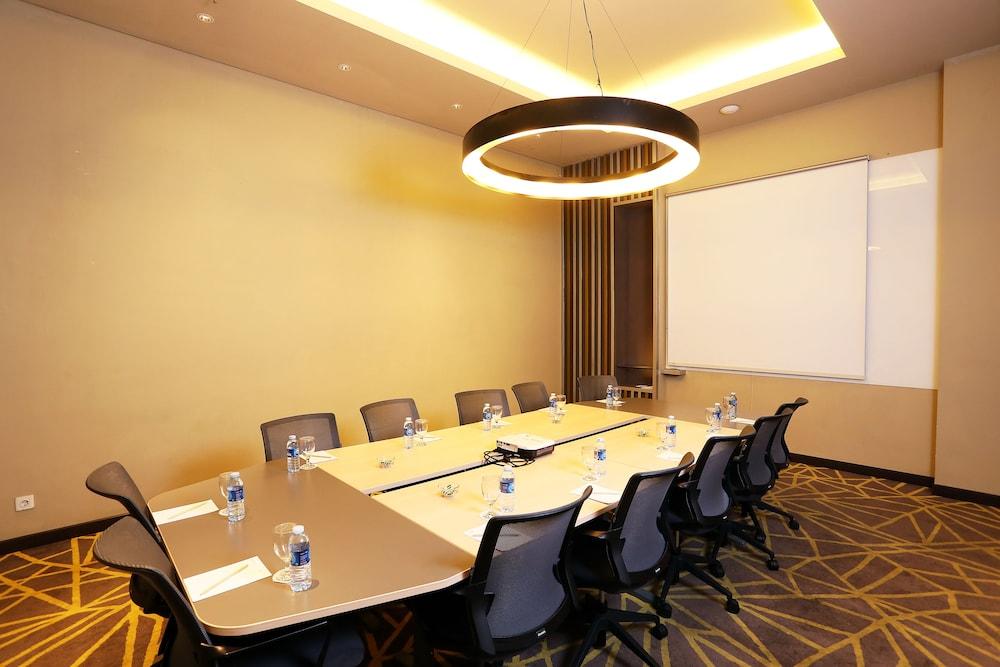 Aone Hotel Jakarta Exterior foto